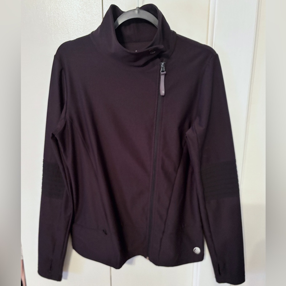 MPG Black zip up size L